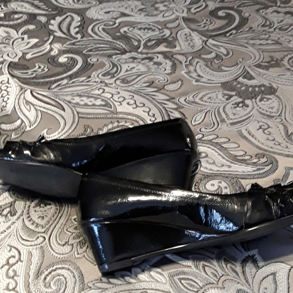 Shoes - Picture 4 of 4